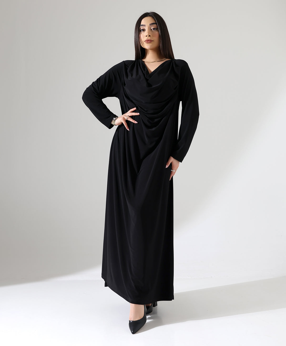 Abaya mit Wasserfallkragen