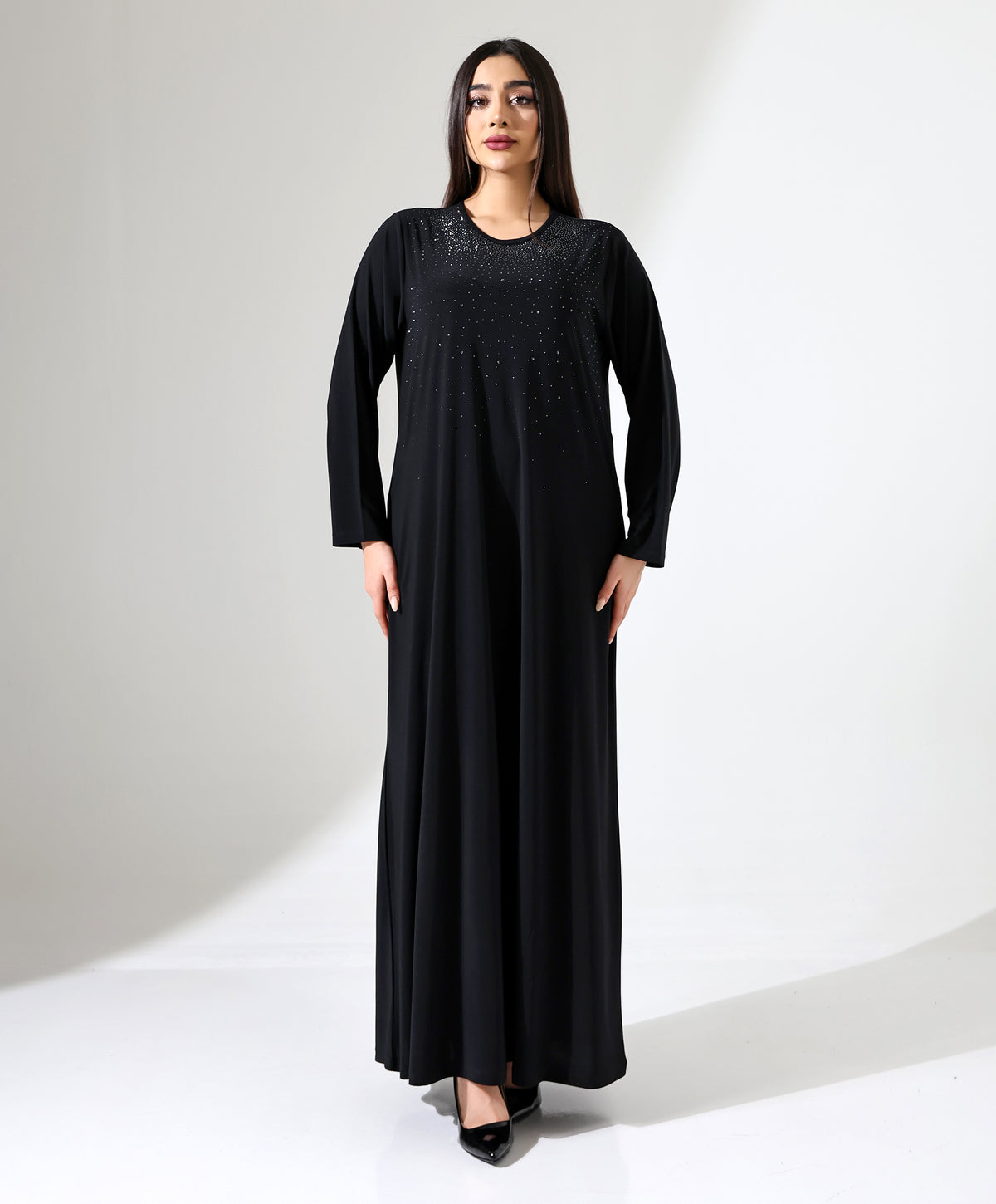 Langes Kleid mit Steinbesatz