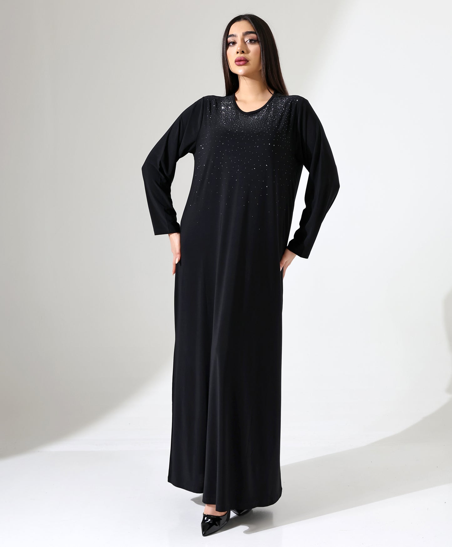 Langes Kleid mit Steinbesatz
