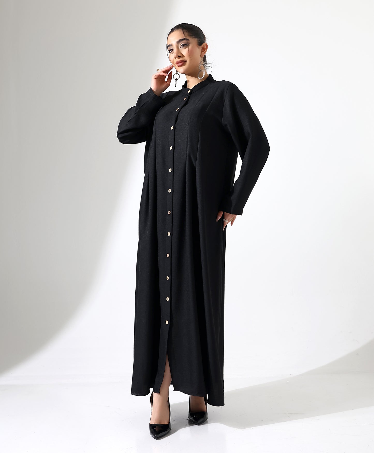 Langes Kleid mit Stehkragen