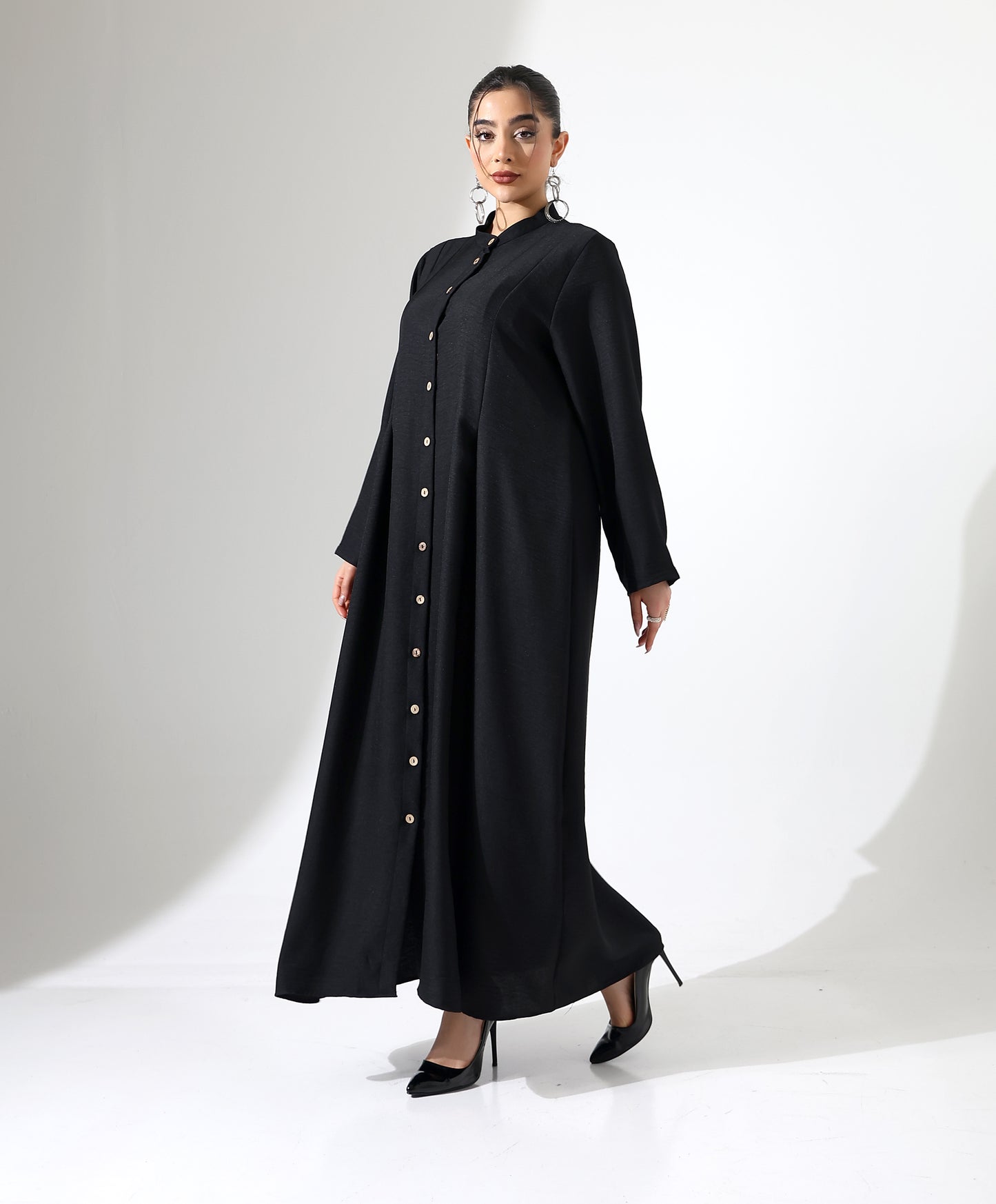 Langes Kleid mit Stehkragen