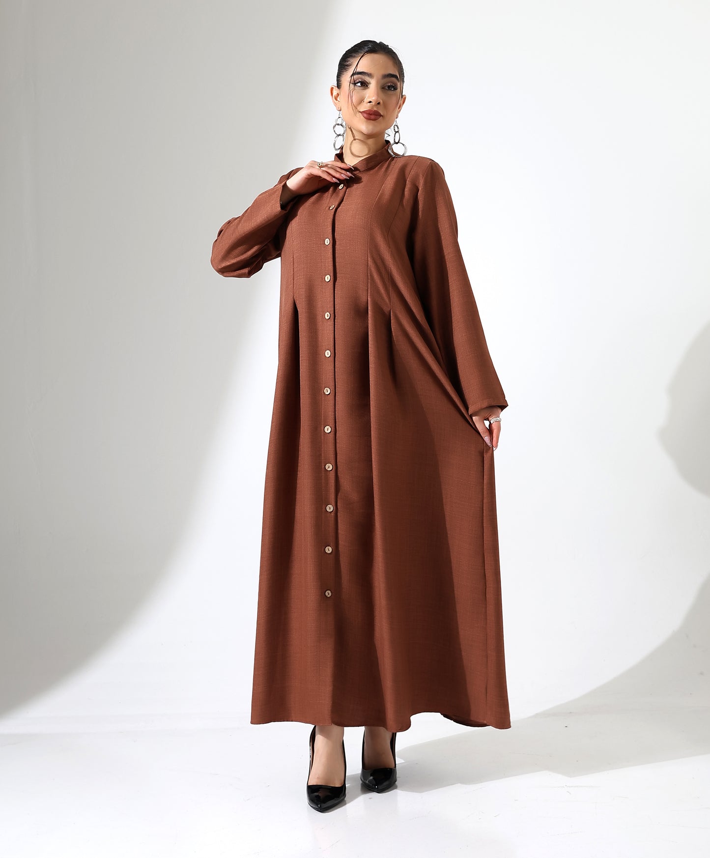 Langes Kleid mit Stehkragen