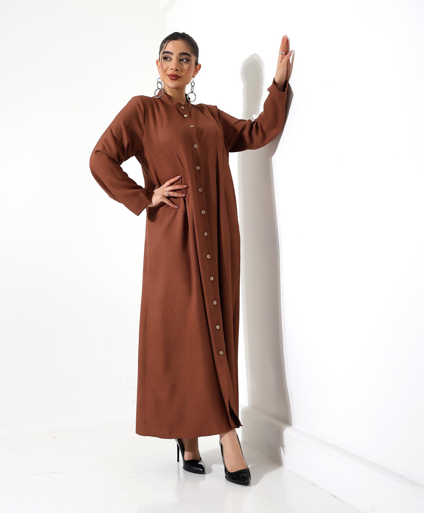 Langes Kleid mit Stehkragen