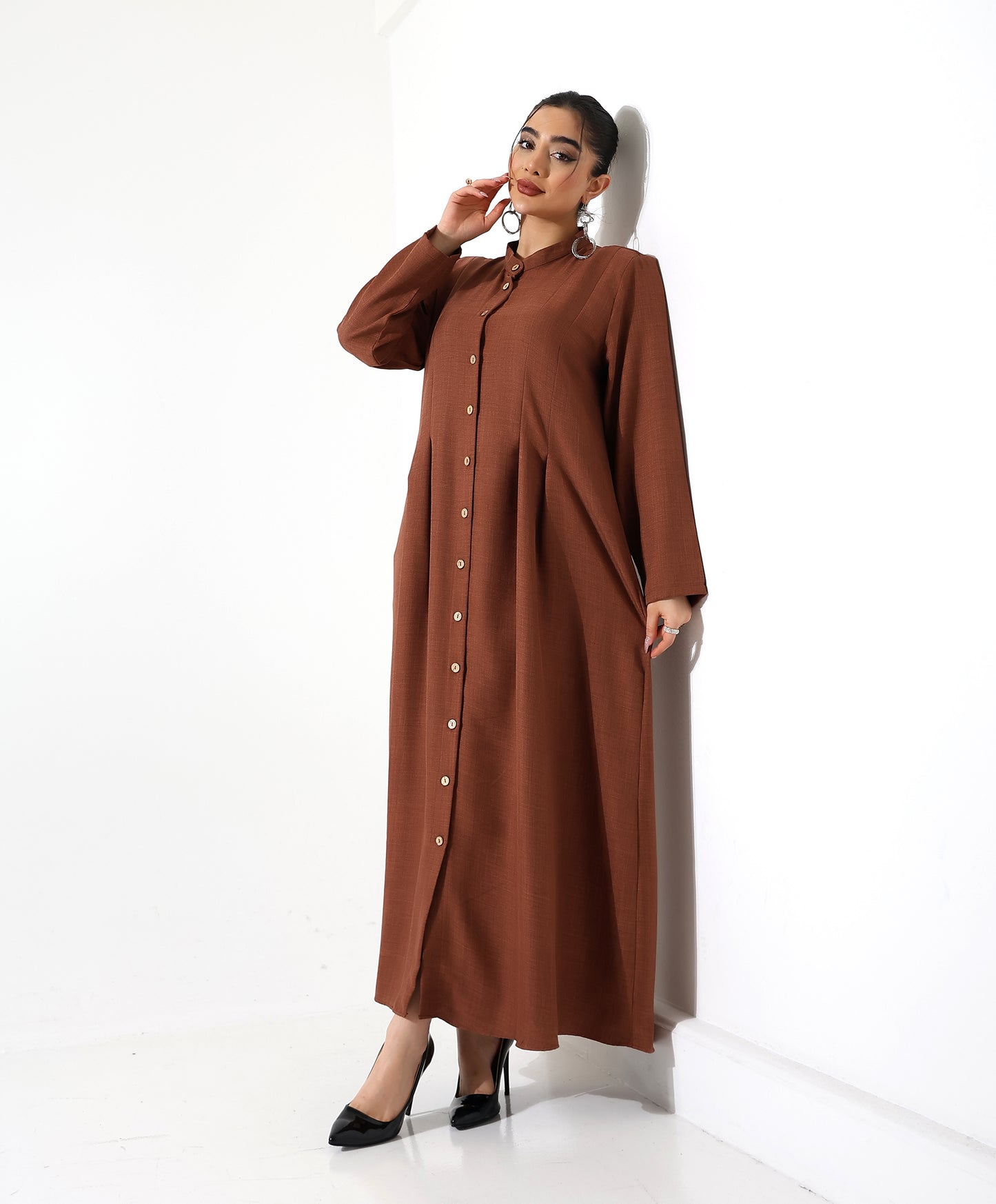 Langes Kleid mit Stehkragen