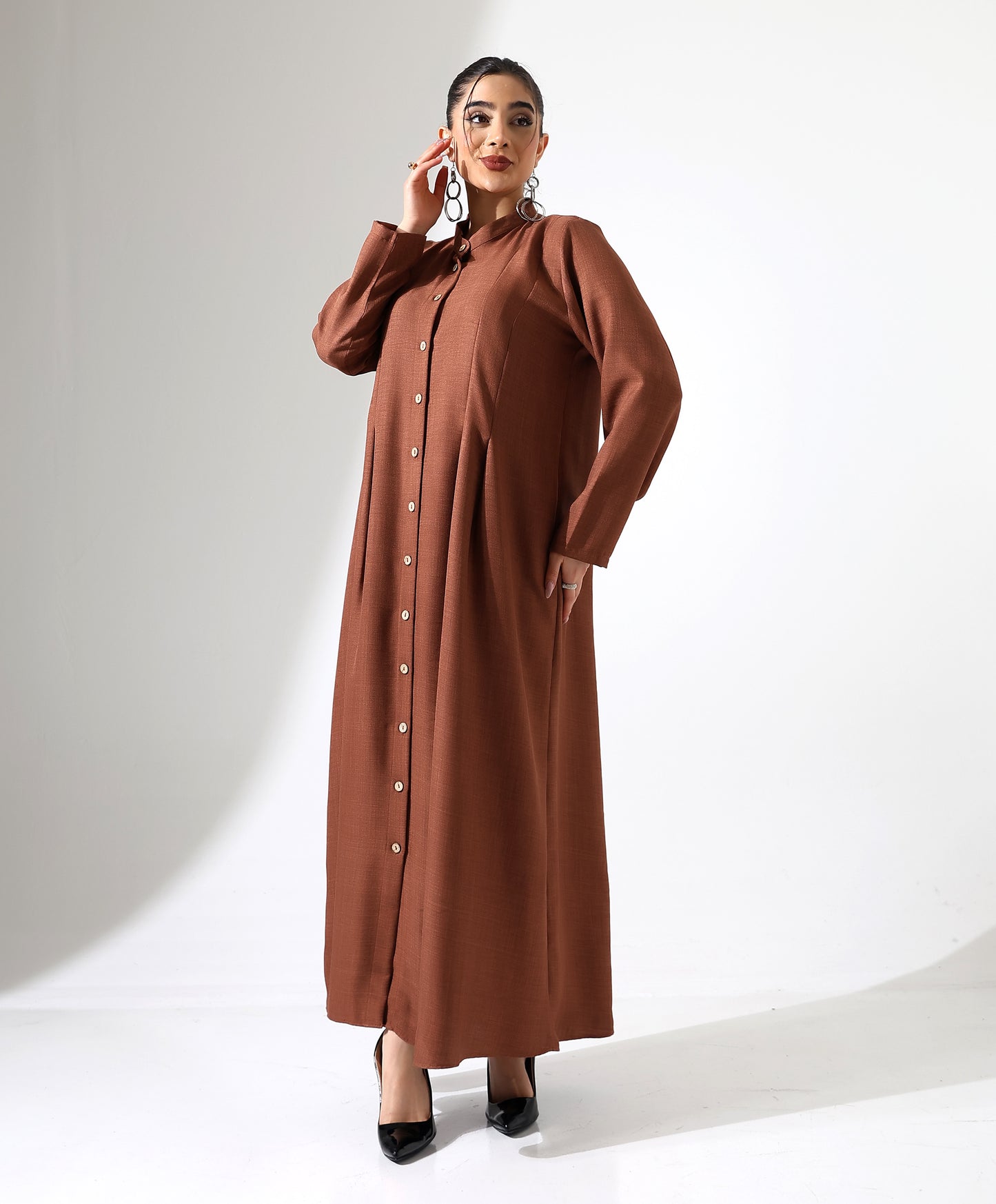 Langes Kleid mit Stehkragen