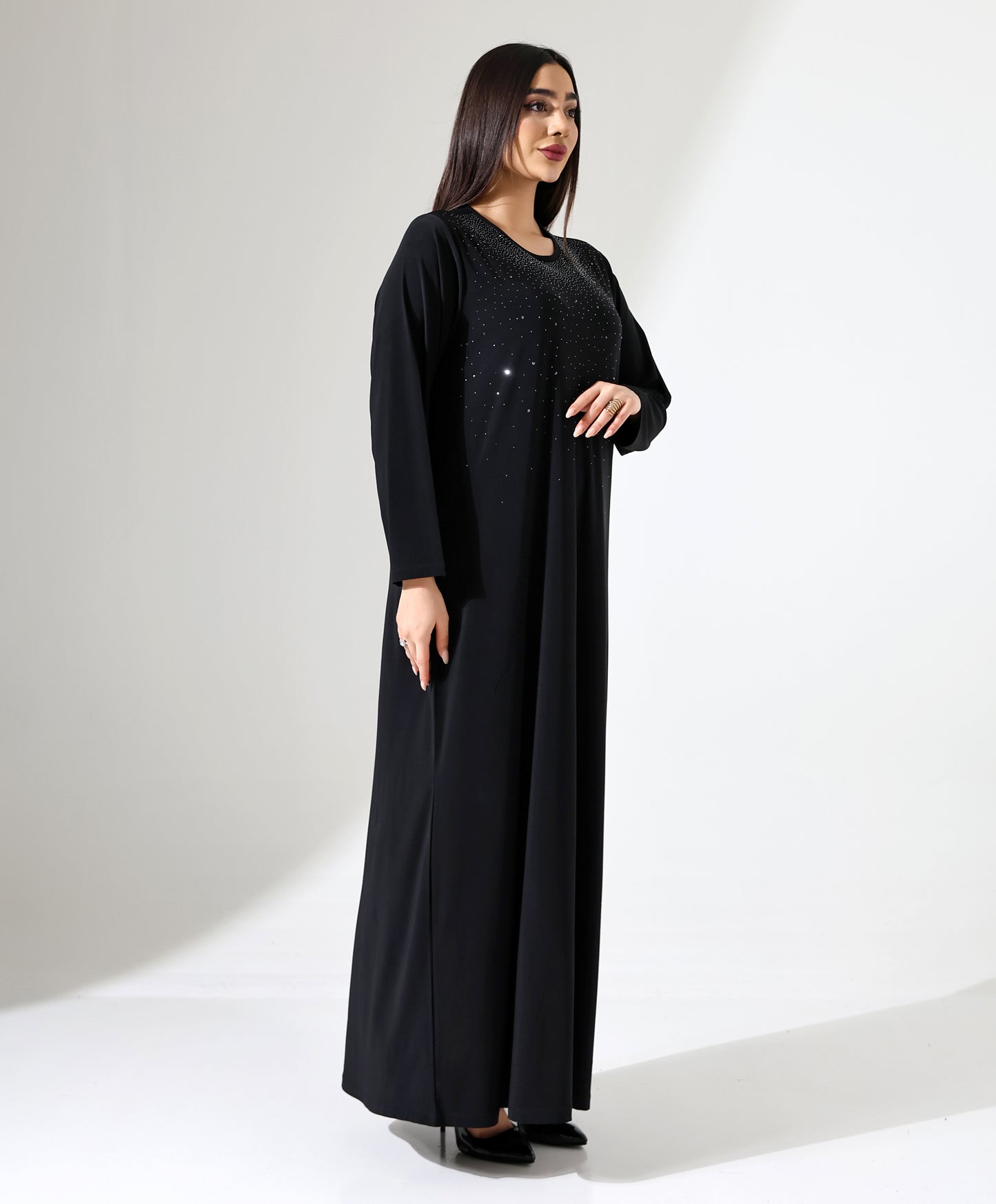 Langes Kleid mit Steinbesatz